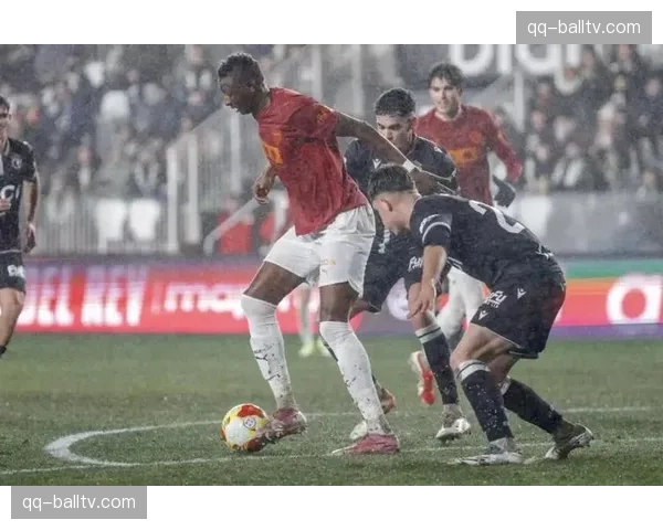 萨迪克造点能力突出 瓦伦西亚前场压迫制造定位球机会